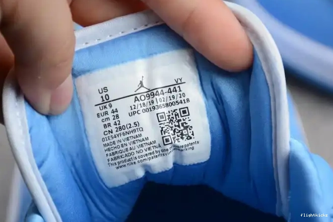 AO9944-441 Jordan (W) Air UNC Low 1 0615